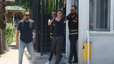Antalya’da 18 yaşındaki bir gencin “İçine şeytan girdi” diyerek iki