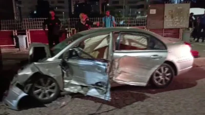 Diyarbakır’ın Kayapınar ilçesinde bir tır ile iki otomobilin karıştığı feci