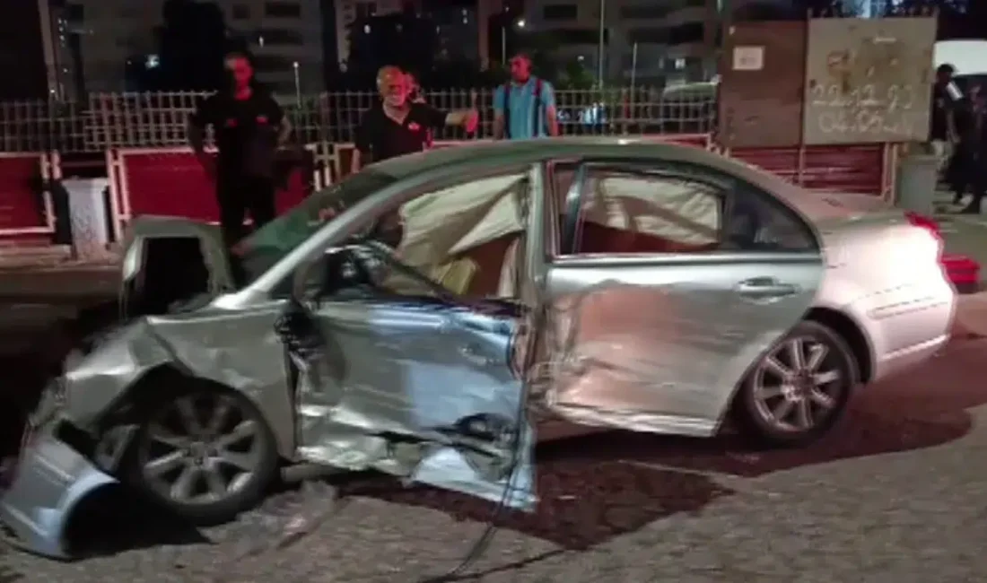 Diyarbakır’ın Kayapınar ilçesinde tır ve iki otomobilin birbirine girdiği feci