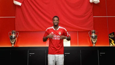 Futbol dünyasında haftalardır merakla beklenen transfer nihayet resmiyet kazandı. Kolombiyalı