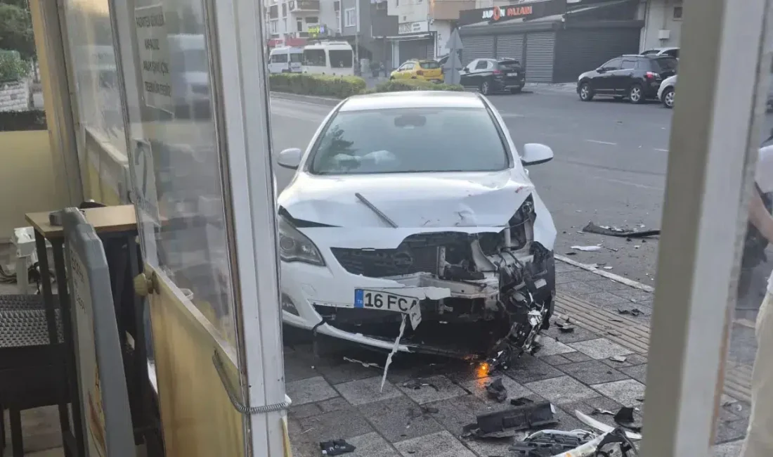 Kırklareli’nin Lüleburgaz ilçesinde iki otomobilin çarpışması sonucu meydana gelen feci