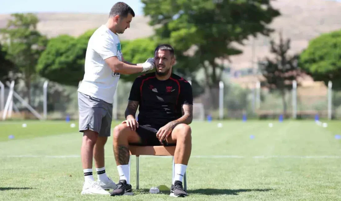 Yeni sezon hazırlıklarına Sivas kampında hız kesmeden devam eden Sivasspor,