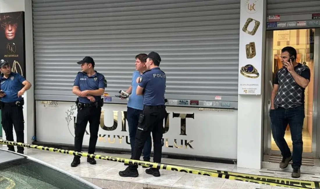 İstanbul Maltepe’de gün ortasında yaşanan dehşet anları esnafı ayağa kaldırdı.