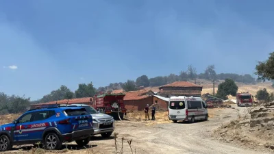 Balıkesir’in Kepsut ilçesinde tarım arazisinde başlayan ve rüzgarın etkisiyle hızla