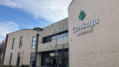 Ankara güne hareketli başladı. CHP’li Çankaya Belediyesi’ne yönelik şafak vakti