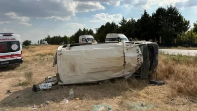 Konya’nın Ereğli ilçesinde mevsimlik tarım işçilerini taşıyan minibüsün devrilmesi sonucu