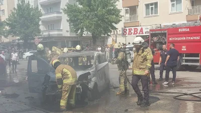 Bursa’nın İnegöl ilçesinde park halindeki çakmak yüklü hafif ticari araçta