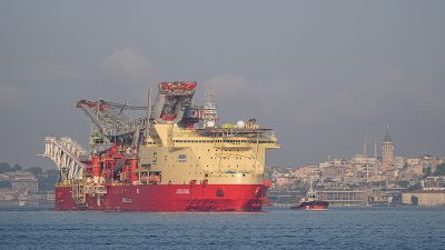 İstanbul Boğazı, sabahın erken saatlerinde devasa bir misafiri ağırladı. İtalya’dan