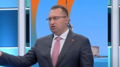 Gaziosmanpaşa Belediye Başkanlığı görevinden uzaklaştırılan CHP’li Hakan Bahçetepe ve beraberindeki
