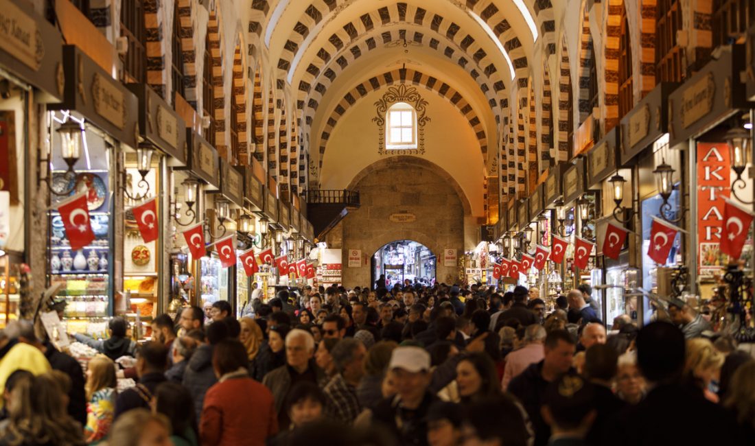 İstanbul Kapalıçarşı merkezli devasa bir kara para aklama ağı çökertildi.