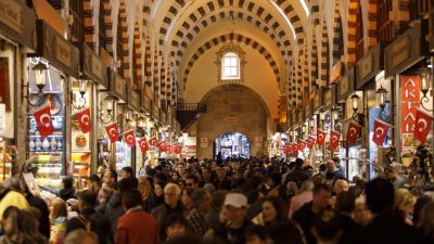İstanbul Kapalıçarşı merkezli devasa bir kara para aklama ağı çökertildi.
