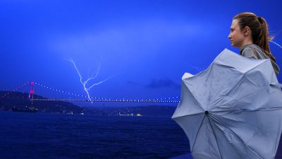 İstanbul günlerdir nefes aldırmayan bunaltıcı sıcakların ardından Balkanlar üzerinden gelen