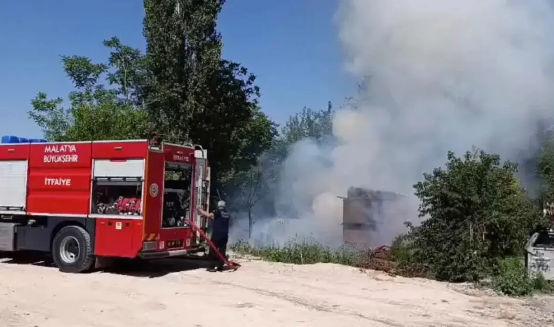 Malatya’nın Yeşilyurt ilçesinde bir evin bahçesinde aniden yükselen alevler mahalle