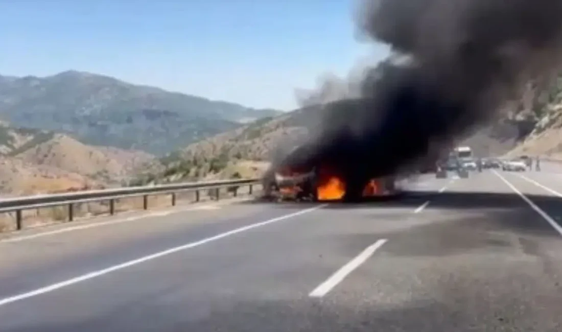 Diyarbakır-Bingöl kara yolunda seyir halinde olan bir otomobil, motor kısmından