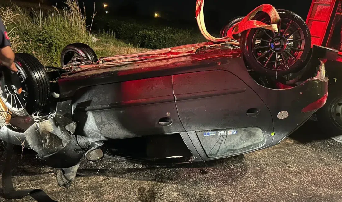 Adana’da kontrolden çıkarak sulama kanalına devrilen otomobilde can pazarı yaşandı;