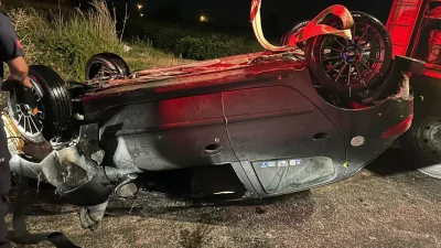 Adana’da kontrolden çıkan bir otomobilin sulama kanalına devrilmesi sonucu meydana