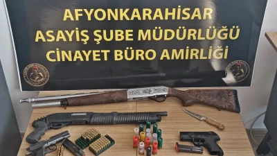 Afyonkarahisar’da kendisini polis ve savcı olarak tanıtan dolandırıcıların ağına düşen