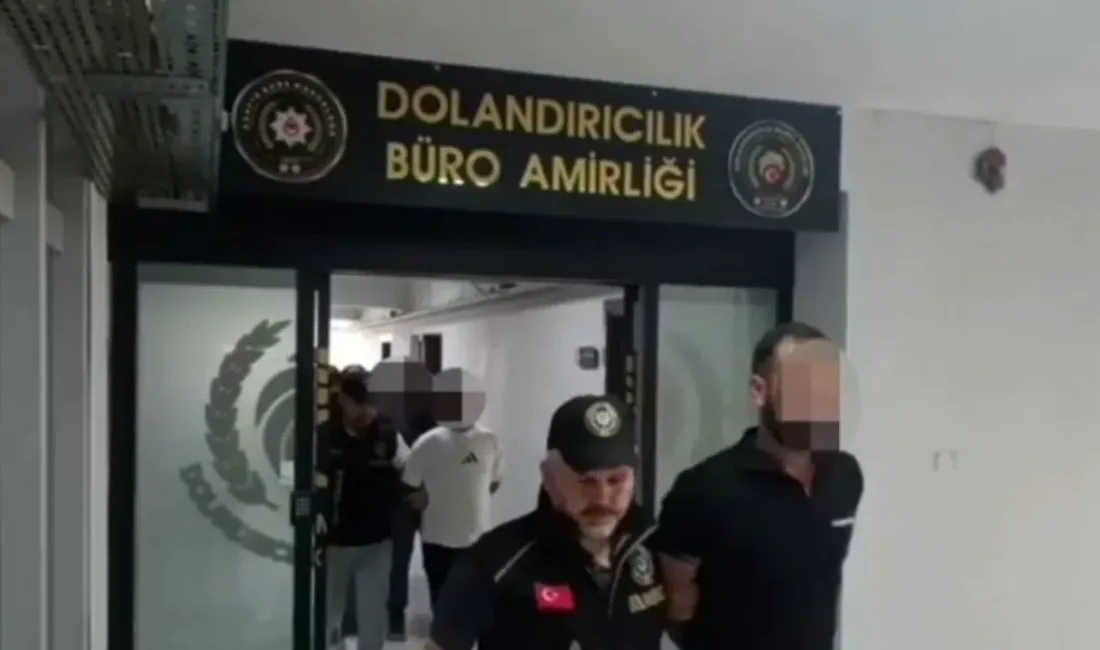 İzmir’de internet siteleri üzerinden sahte 0850’li hatlar alarak kendilerini ünlü