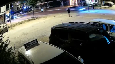 Antalya’nın Korkuteli ilçesinde meydana gelen feci kazada, yolun karşısına geçmeye