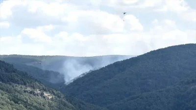 Kütahya’nın Tavşanlı ilçesinde çıkan orman yangını rüzgarın da etkisiyle yayılırken,