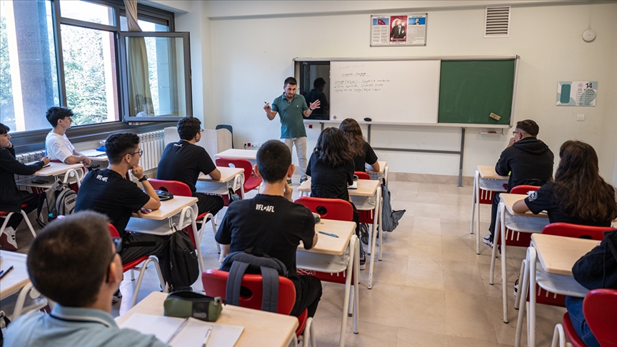 Milli Eğitim Bakanlığı bünyesinde görev yapan öğretmen, müdür ve müdür
