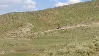 Muş’un Bulanık ilçesinde sürücüsünün kontrolünden çıkan bir traktörün takla atması