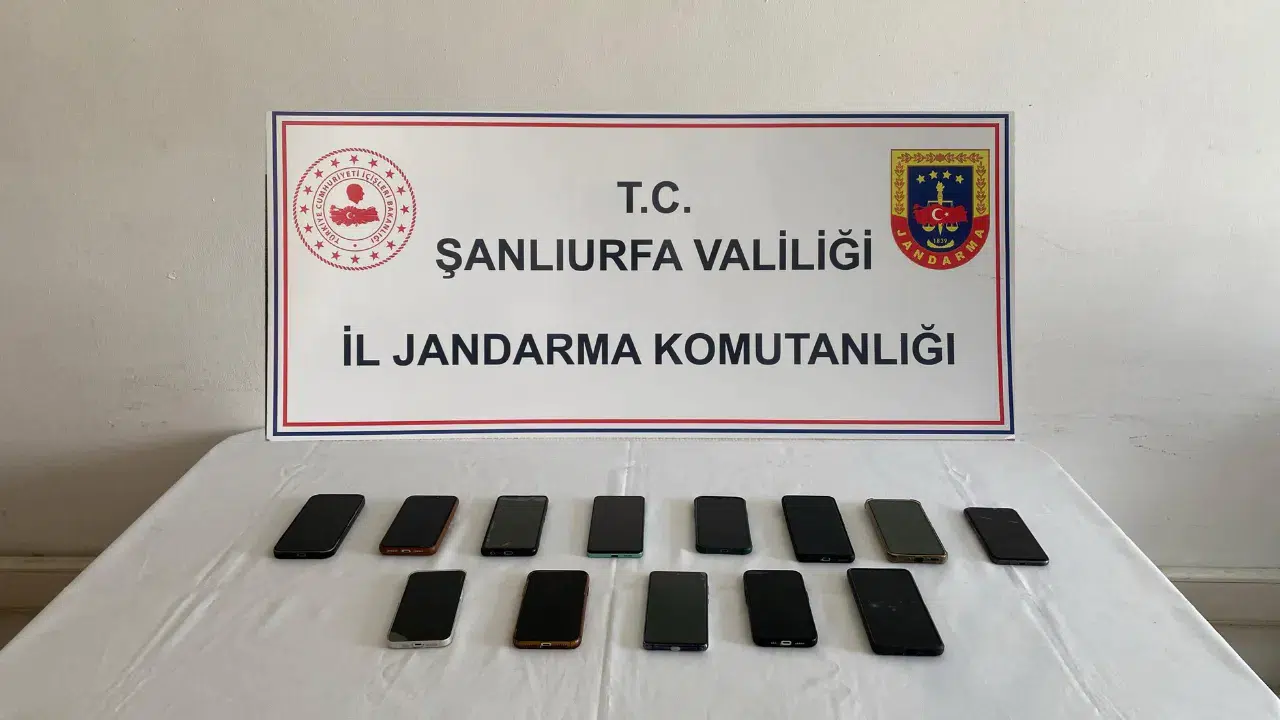 Şanlıurfa’da düzenlenen operasyonda, başkalarının yerine motorlu taşıtlar sınavına giren ve