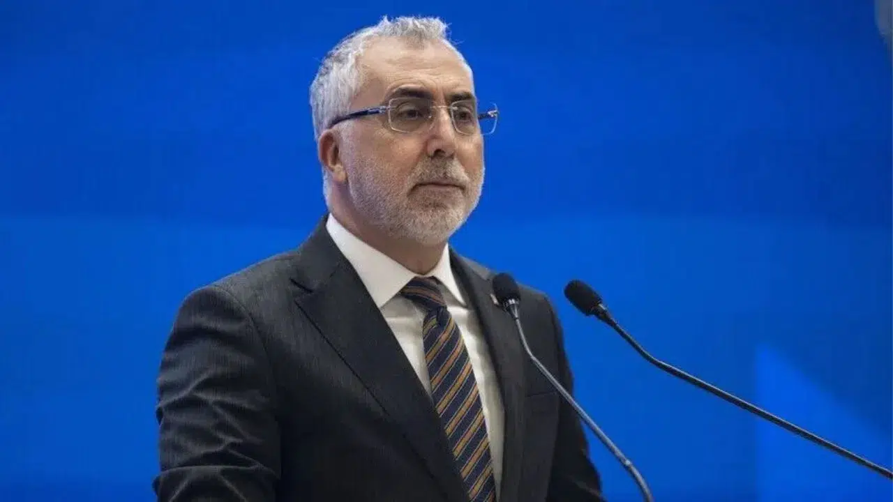 En düşük emekli maaşına yapılacak artışla ilgili milyonların beklediği açıklama