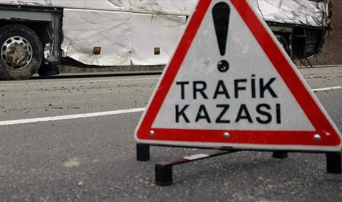 Elazığ’da aynı istikamette seyir halinde olan iki dev tırın karıştığı