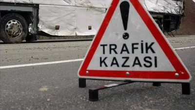 Elazığ’da aynı istikamette seyir halinde olan iki dev tırın karıştığı