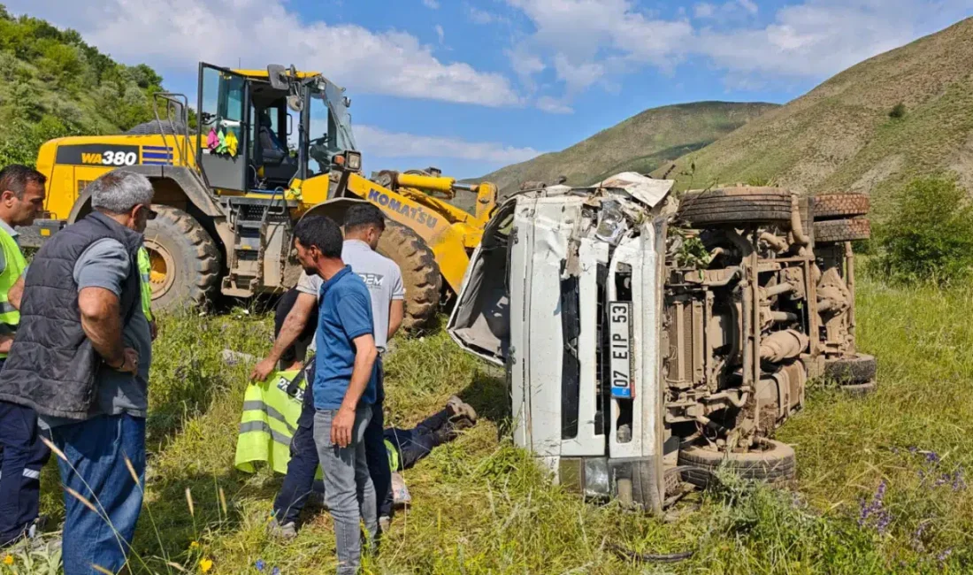 Bingöl’ün Karlıova ilçesinde kontrolden çıkan dev su tankerinin devrilmesi sonucu